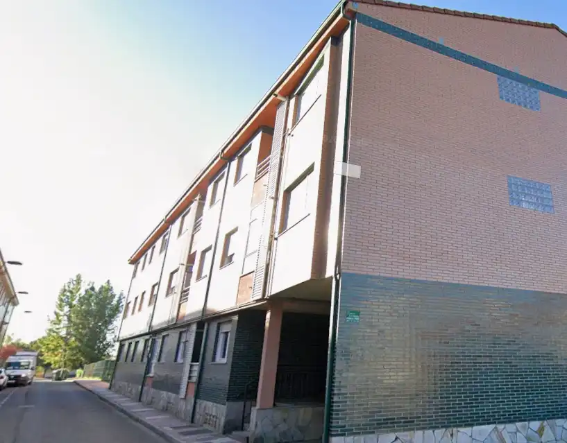 Piso con terraza en venta en Calle El Ebro 38