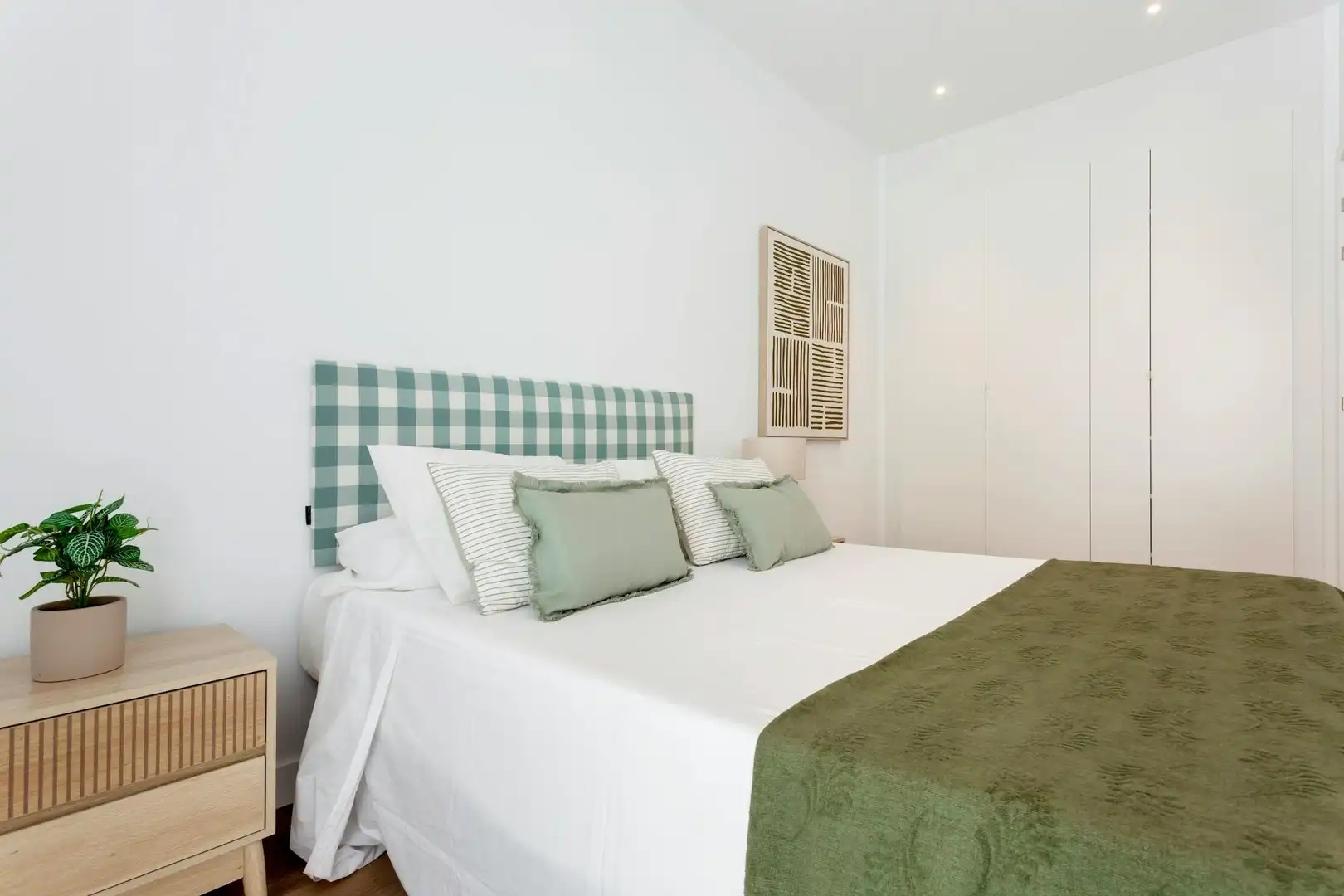 Bedroom of Flat for rent in Madrid  with Air Conditioner, Heating and Washing machine