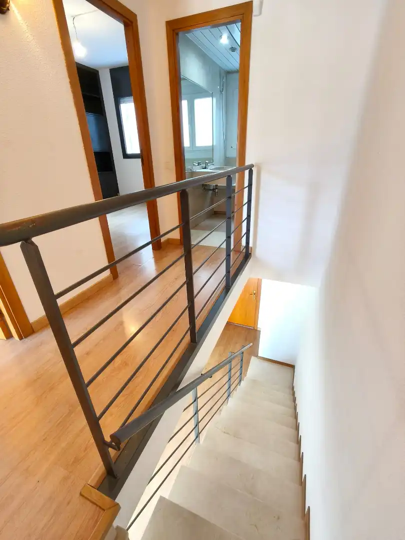 Maisonette zum Verkauf in Barcelona mit Klimaanlage, Heizung und Parkett