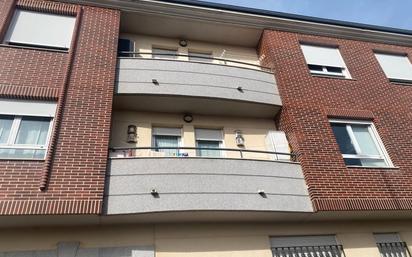 Vista exterior de Pis en venda en León Capital  amb Calefacció, Moblat i Forn