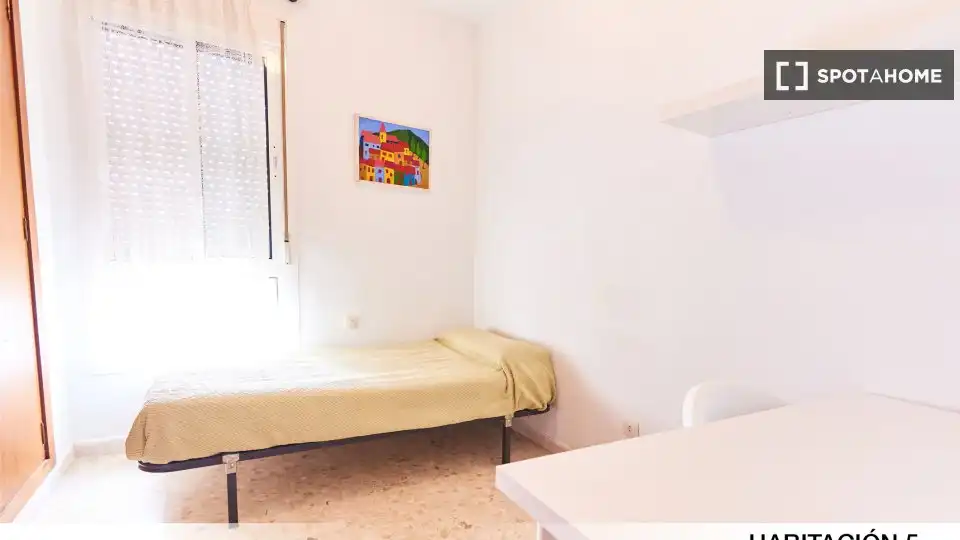 Habitación de Piso de alquiler en Sevilla con Aire acondicionado, Calefacción y Amueblado