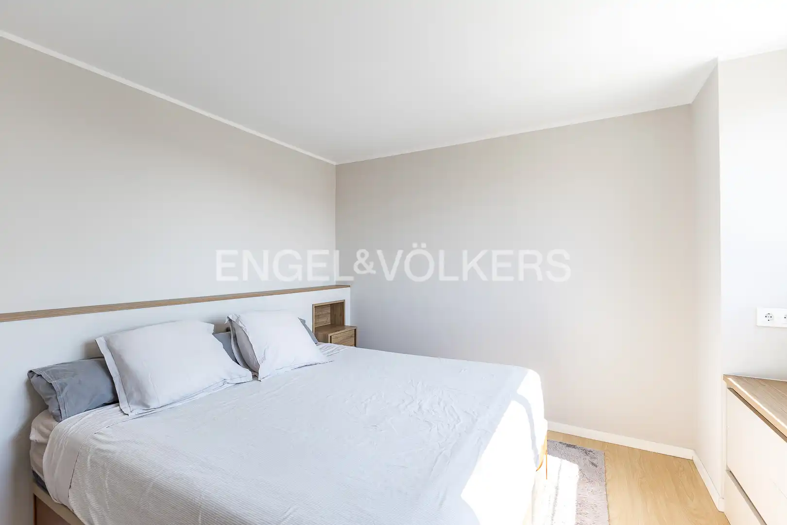 Bedroom of Attic for sale in Barcelona  with Air Conditioner, Heating and Private garden