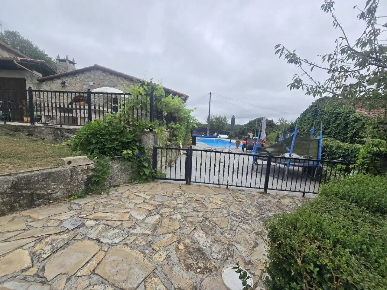Außenansicht von Haus oder Chalet zum Verkauf in O Saviñao  mit Heizung, Privatgarten und Terrasse