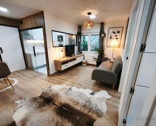 Sala d'estar de Apartament en venda en Bilbao  amb Moblat