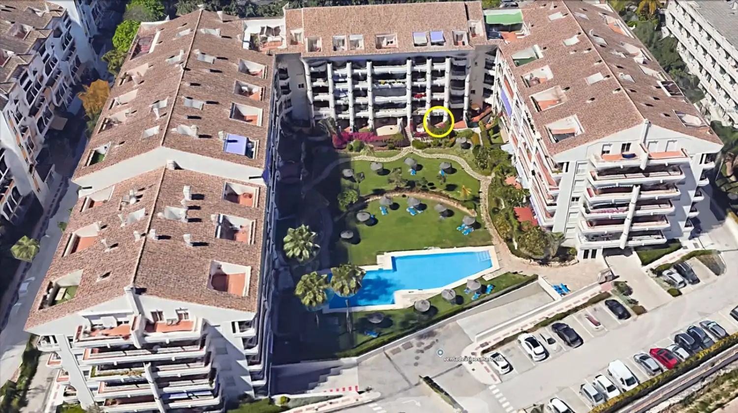 Vista exterior de Apartamento de alquiler en Marbella con Terraza, Trastero y Piscina comunitaria