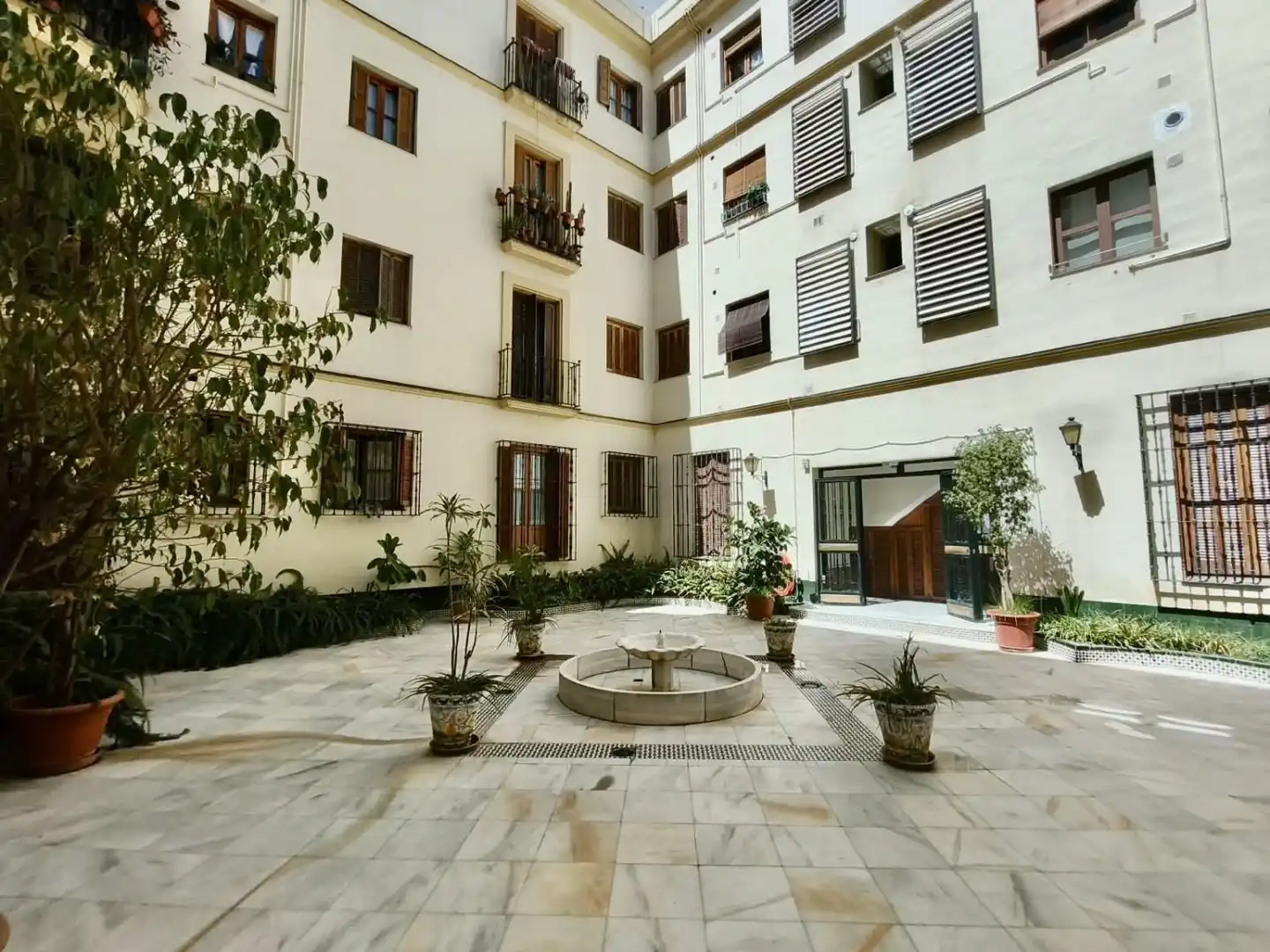 Pis amb piscina en venda a Casco Antiguo