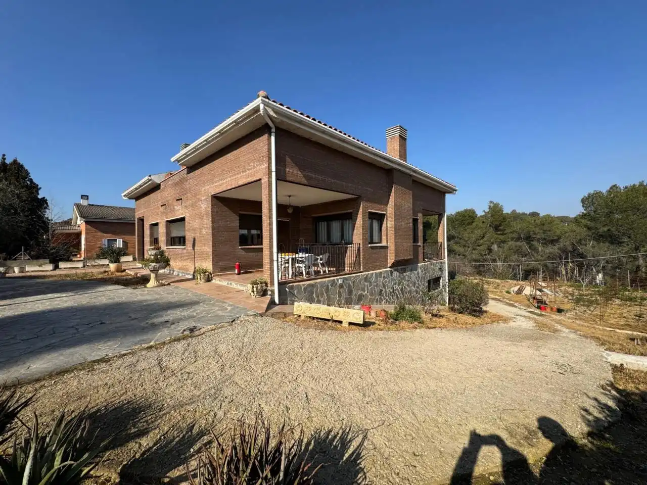Vista exterior de Casa o xalet en venda en Cerdanyola del Vallès amb Aire condicionat, Calefacció i Jardí privat