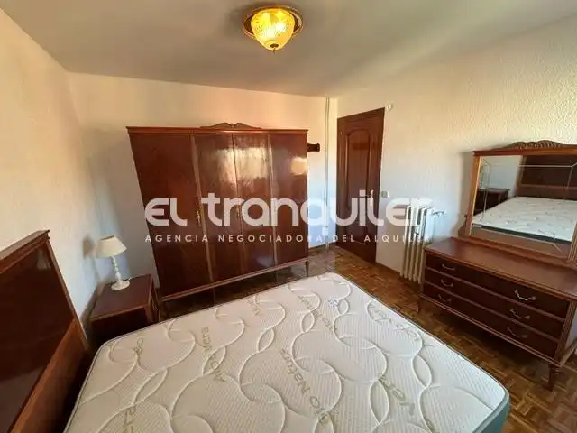 Dormitori de Pis de lloguer en Madrid amb Aire condicionat, Parquet i Moblat