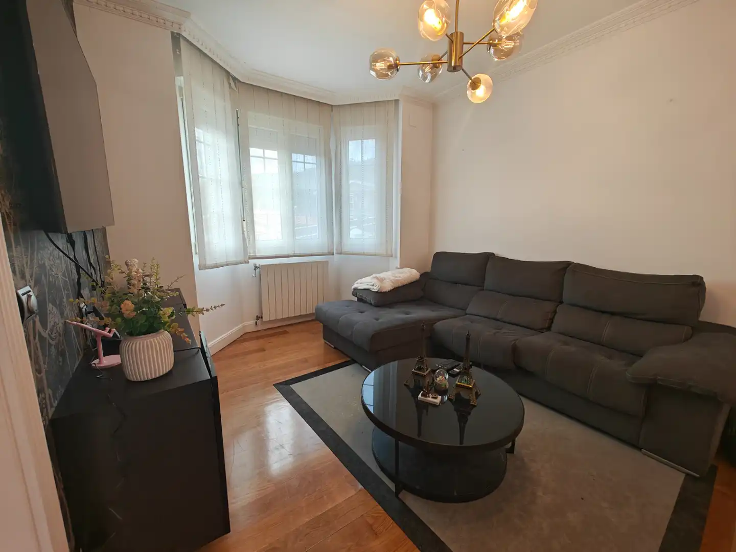 Sala d'estar de Casa adosada en venda en Bilbao  amb Calefacció, Terrassa i Moblat