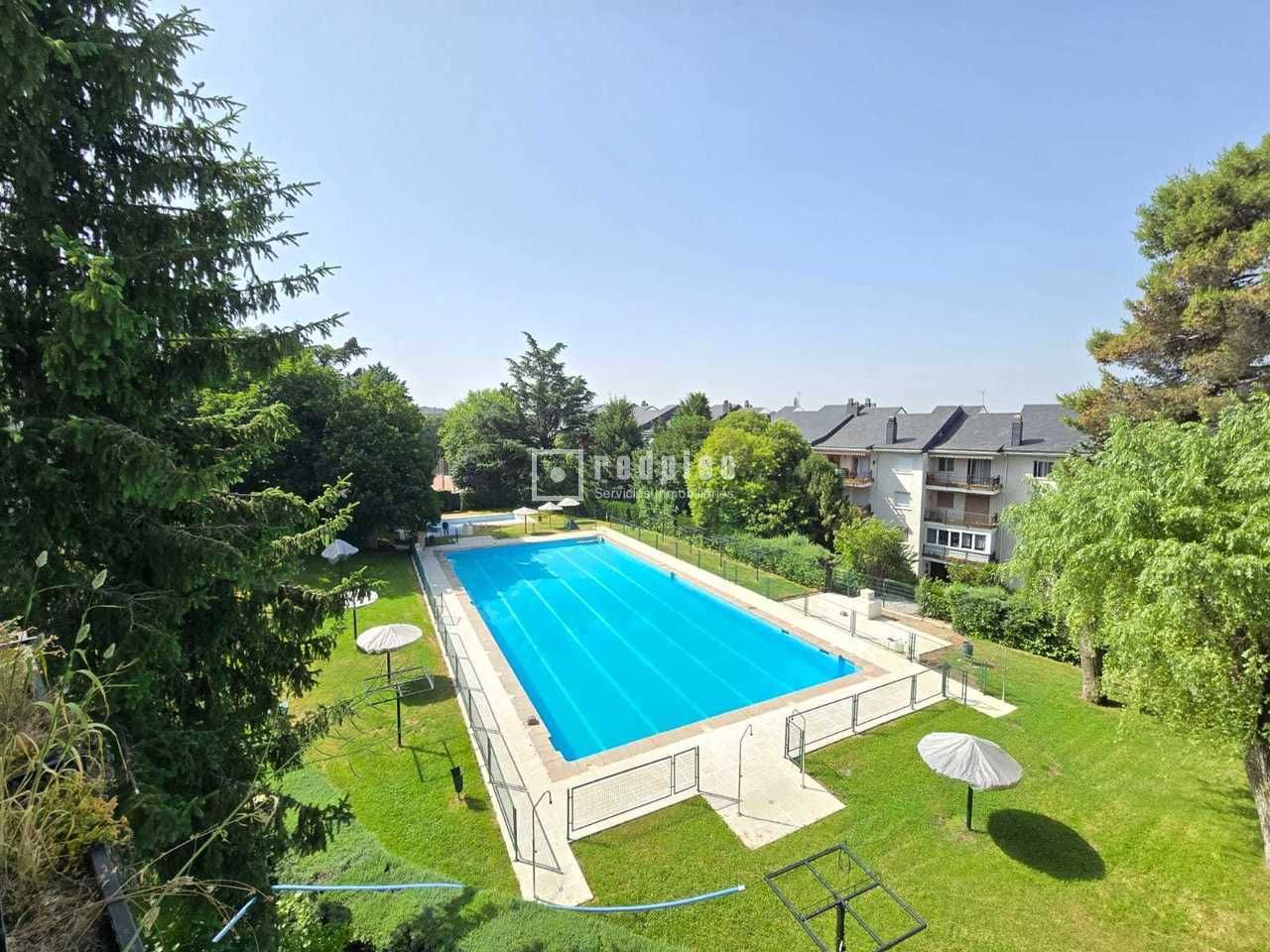 Piscina de Pis en venda en Collado Villalba amb Calefacció, Traster i Piscina