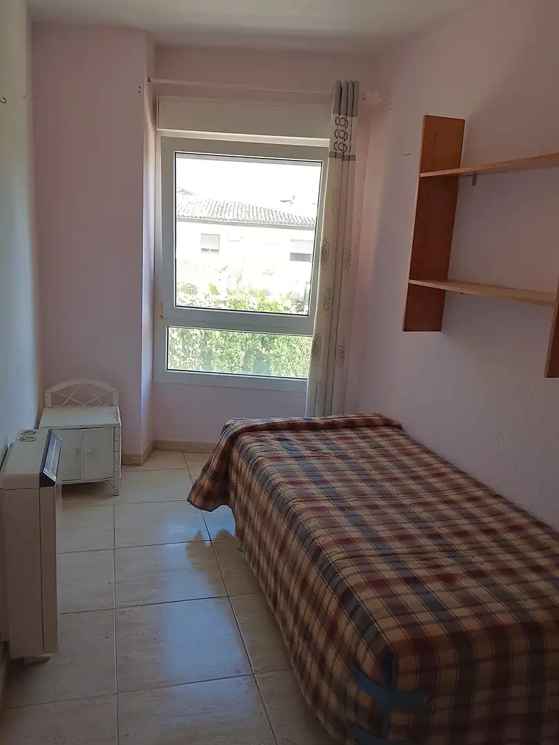 Schlafzimmer von Wohnung zum Verkauf in Madrigal de la Vera mit Klimaanlage, Heizung und Möbliert