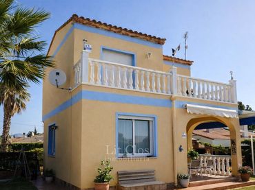 Villa mit Pool zum Verkauf in Carrer Mar