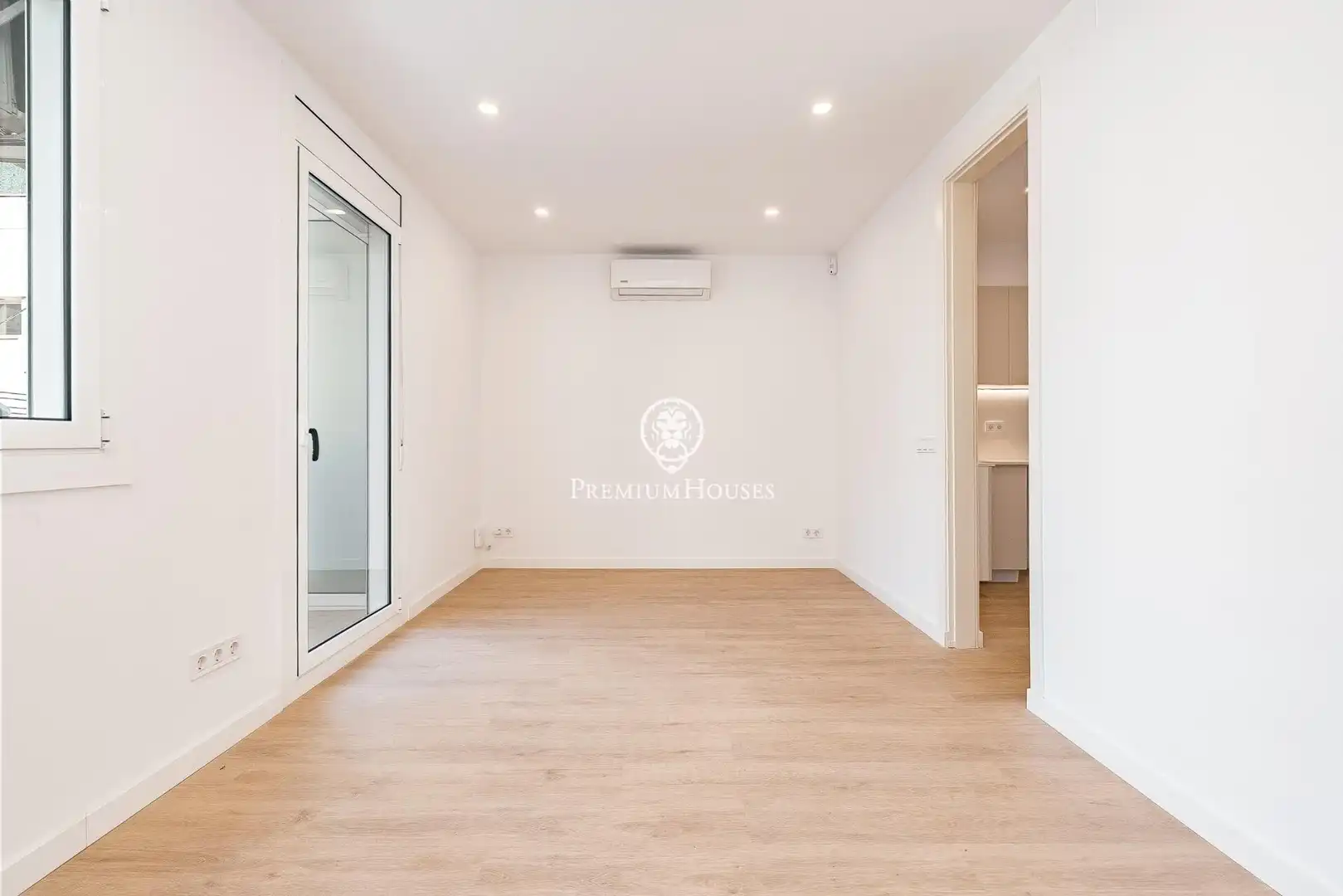 Apartments for sale in Barcelona  with Parquet flooring