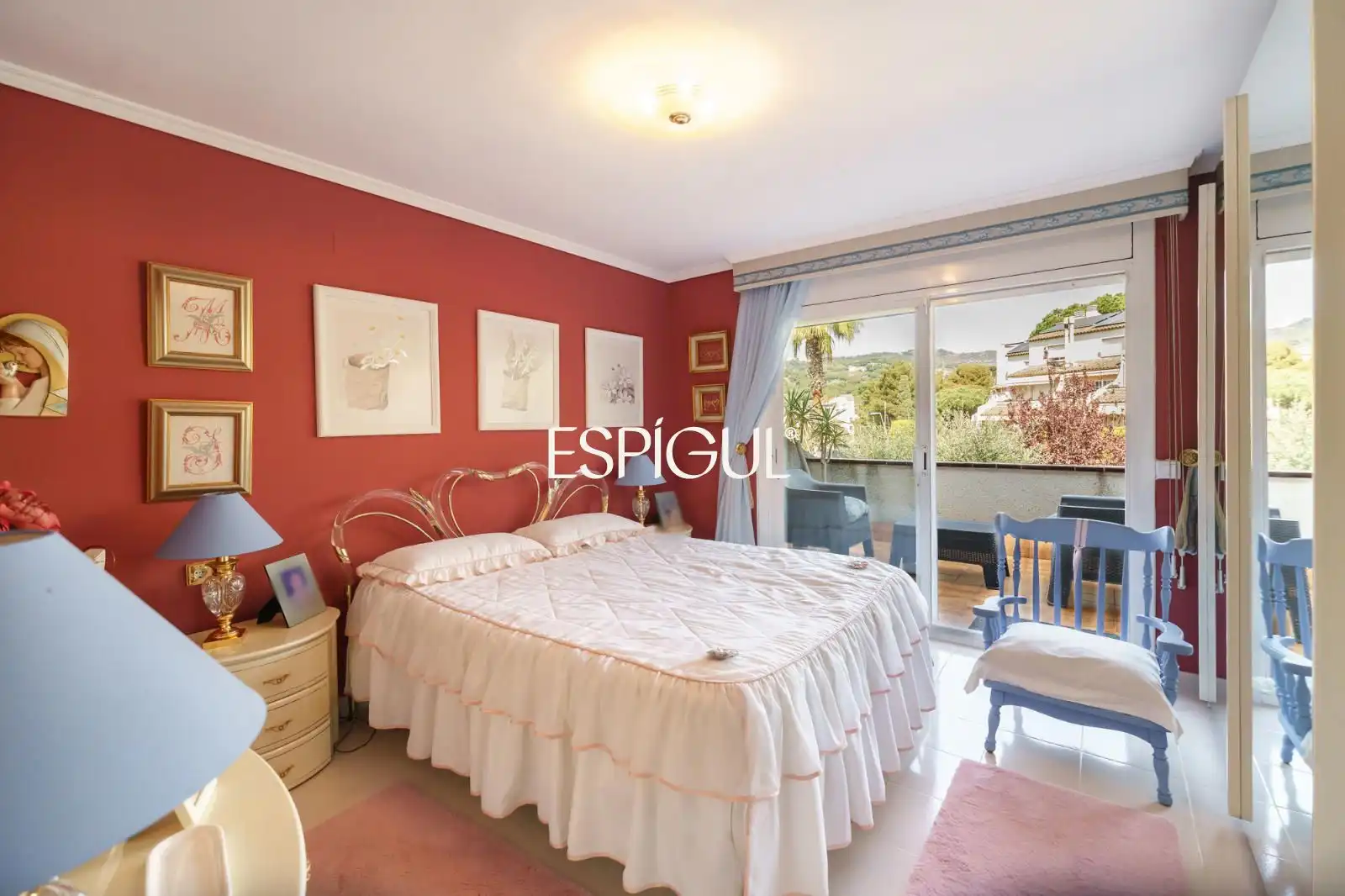 Habitación de Casa adosada en venta en Tiana con Aire acondicionado, Calefacción y Jardín privado