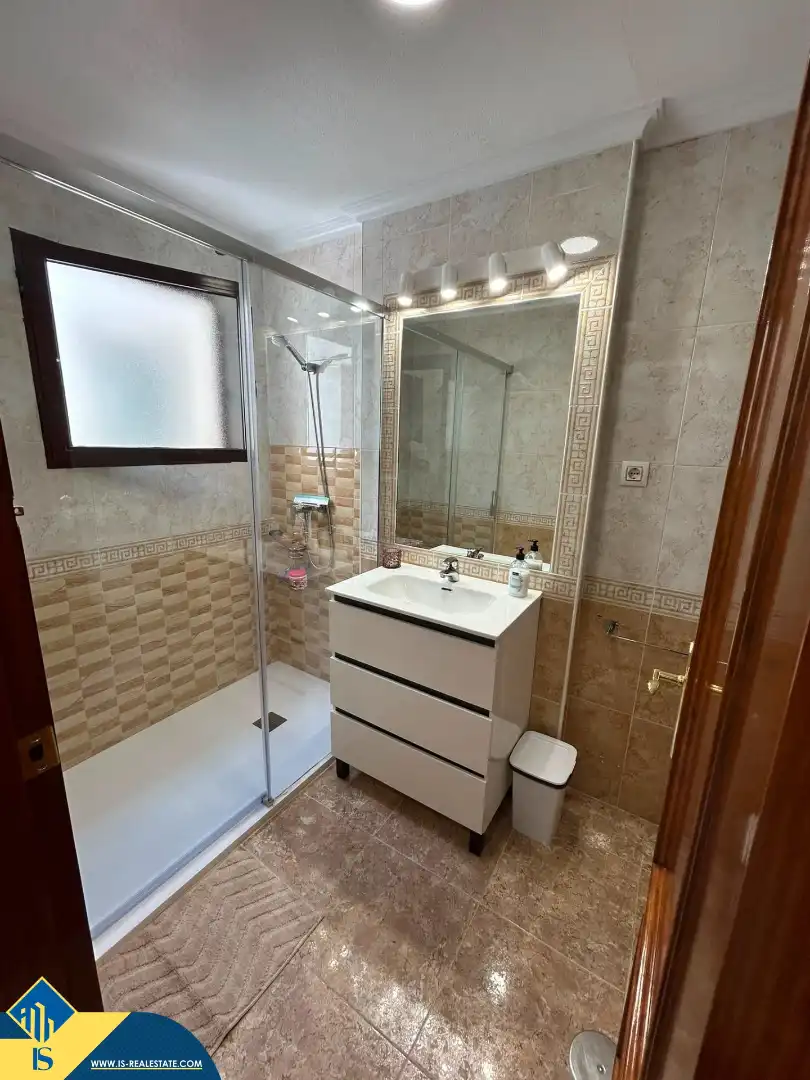 Bathroom of Flat for sale in Orihuela  with Terrace, Furnished and Oven