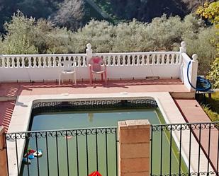 Piscina de Finca rústica en venda en Almodóvar del Río amb Piscina