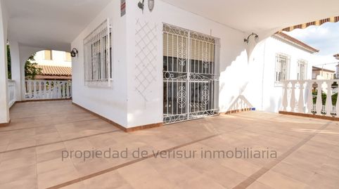 MAGNÍFICA CASA CON PARCELA Y PORCHE EN CALABARDINA!!!