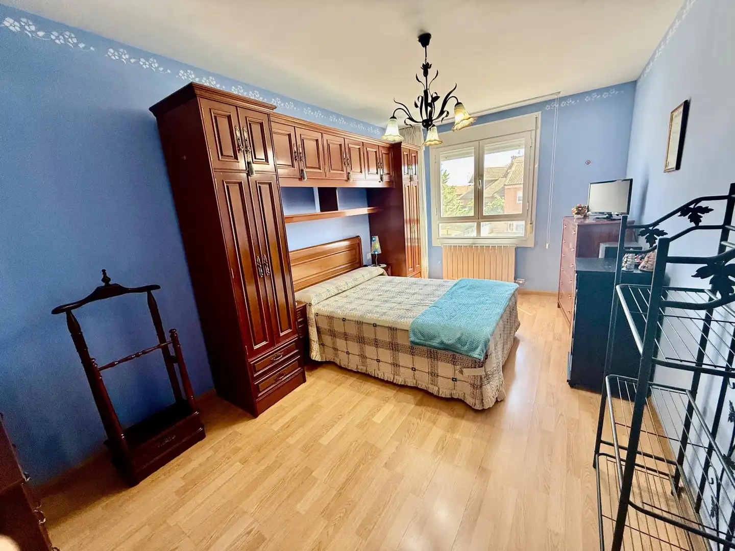 Habitación de Apartamento en venta en Valencia de Don Juan con Calefacción y Terraza
