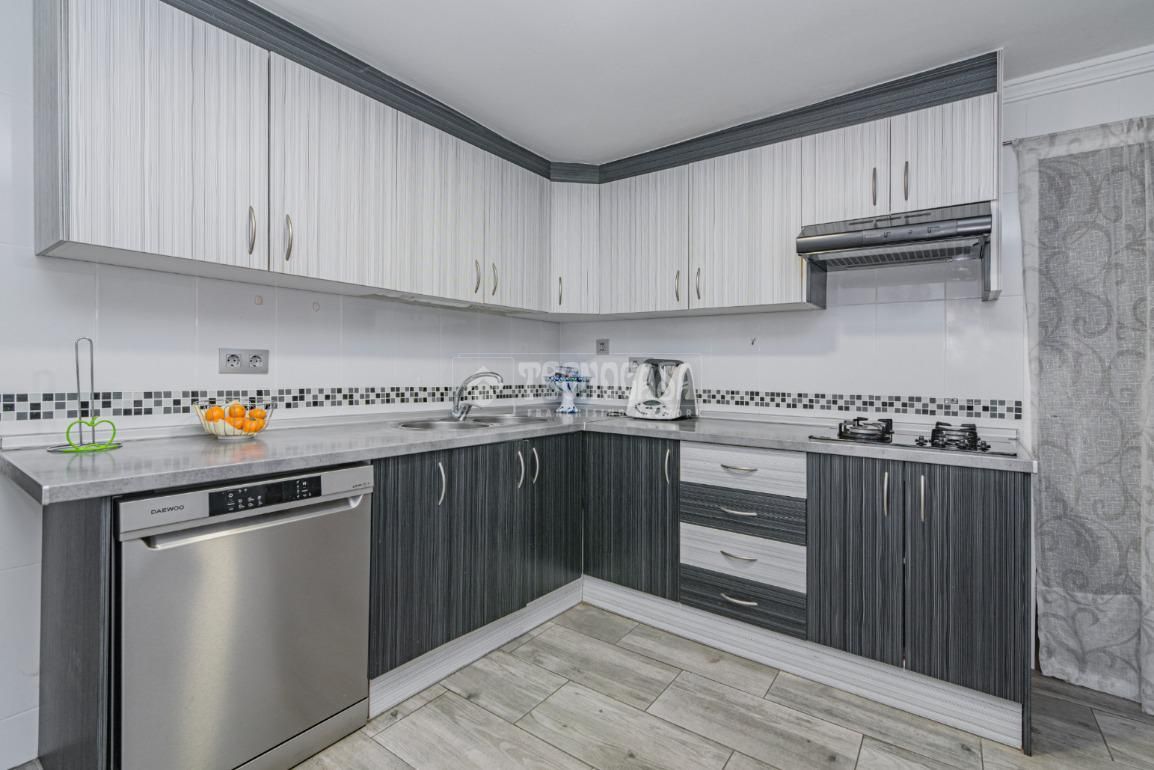 Kitchen of Single-family semi-detached for sale in Deifontes  with Storage room
