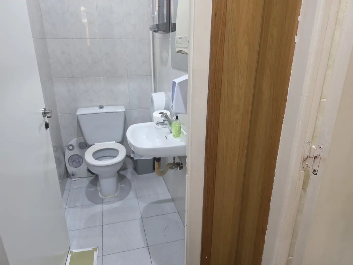 Baño de Local de alquiler en Vic con Aire acondicionado, Calefacción y Internet