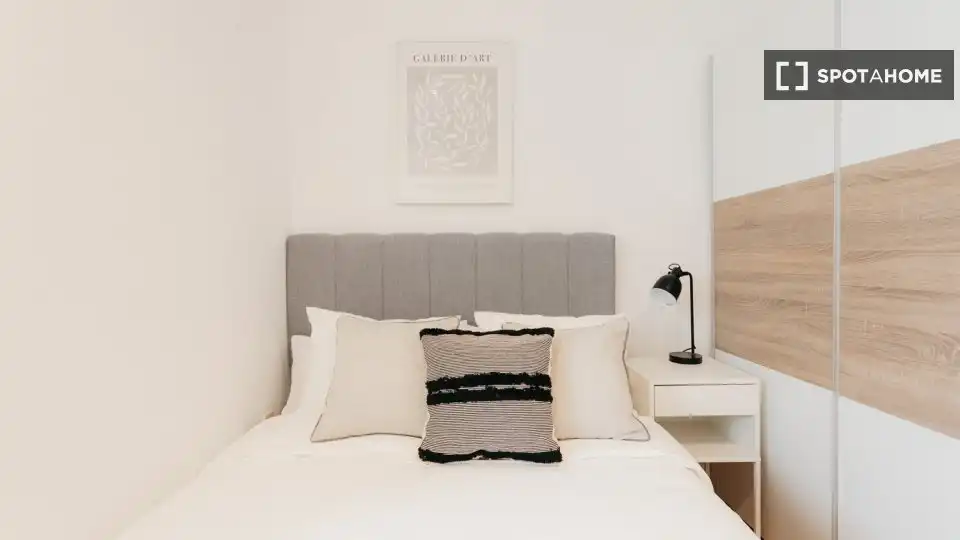Bedroom of Flat for rent in Valencia  with Air Conditioner, Heating and Furnished