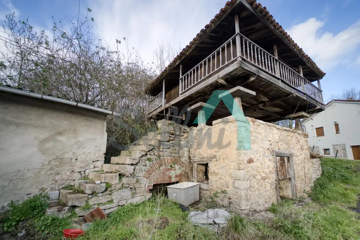 Vista exterior de Casa o xalet en venda en Oviedo  amb Calefacció, Jardí privat i Terrassa