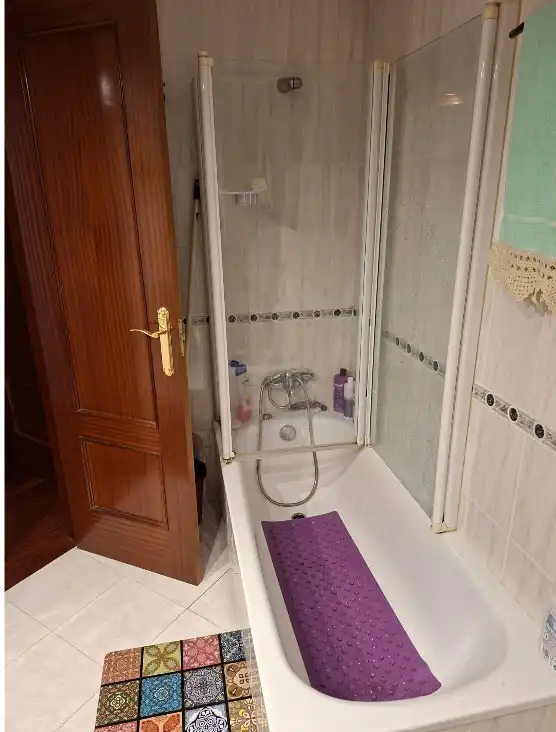 Baño de Piso de alquiler en Castro-Urdiales con Calefacción, Parquet y Amueblado