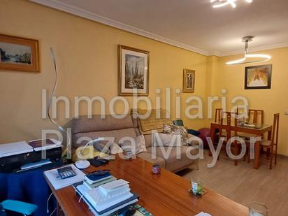 Living room of Flat for sale in Salamanca Capital  with Heating, Oven and Washing machine