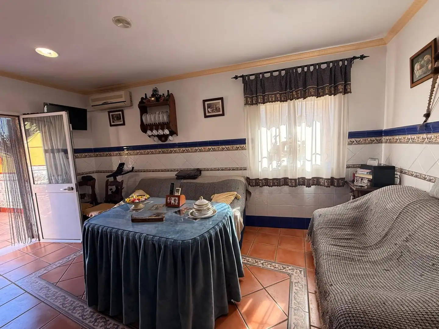 Sala d'estar de Casa o xalet en venda en Antequera amb Aire condicionat, Jardí privat i Terrassa