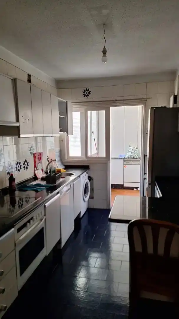 Cocina de Piso de alquiler en Vigo  con Calefacción, Parquet y Terraza