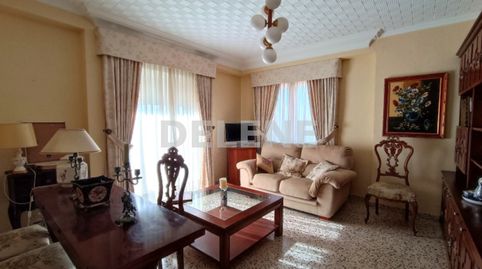 2876 PISO CON BALCONES EN ZONA MERCADONA