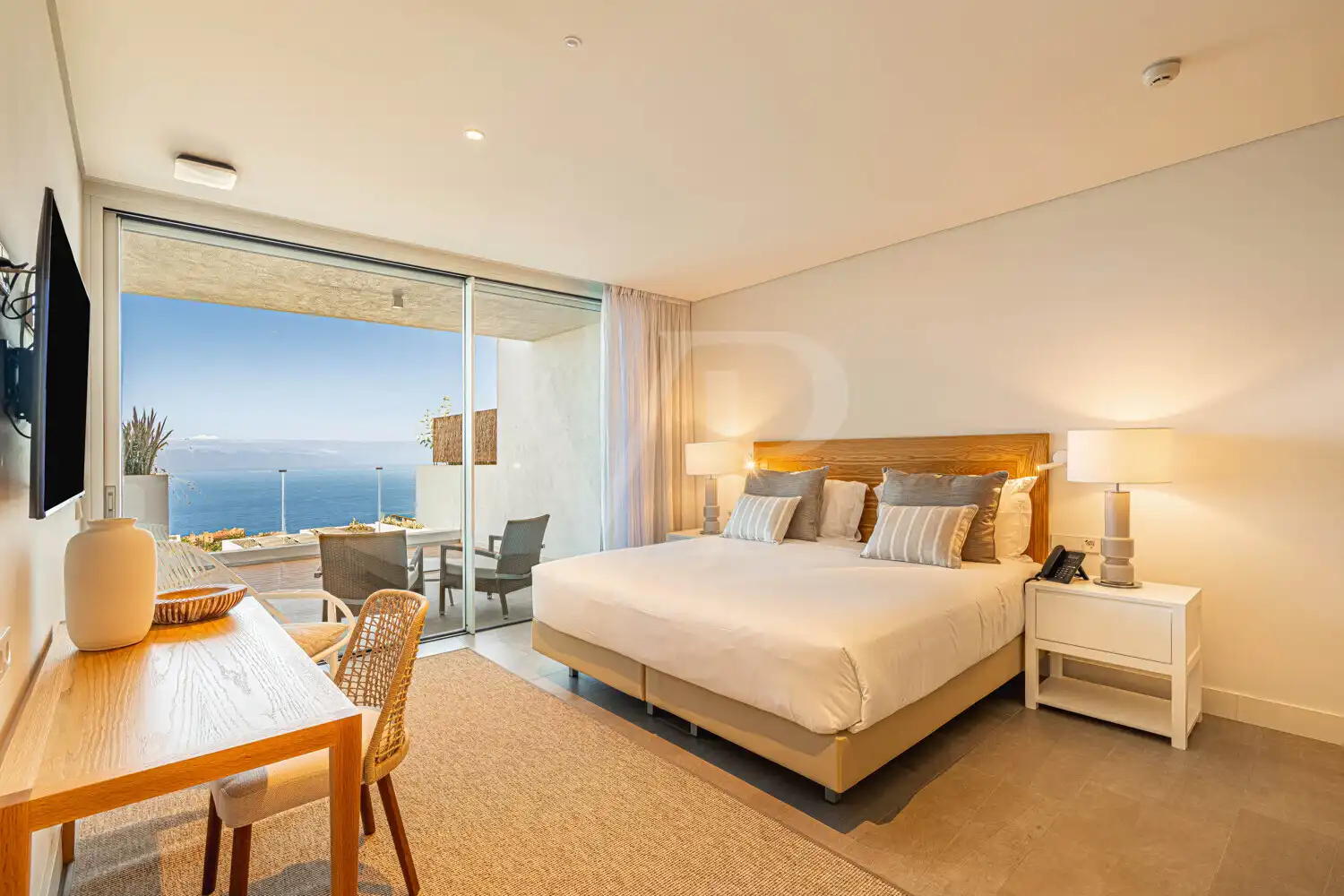Schlafzimmer von Dachboden zum Verkauf in Guía de Isora mit Klimaanlage, Terrasse und Balkon