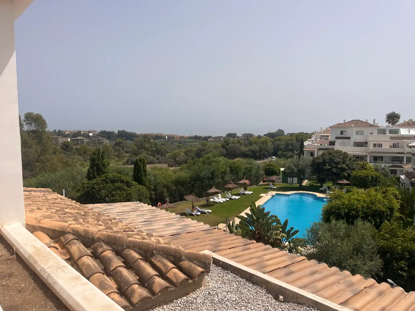 Schwimmbecken von Dachboden zur Miete in Marbella mit Klimaanlage, Terrasse und Abstellraum