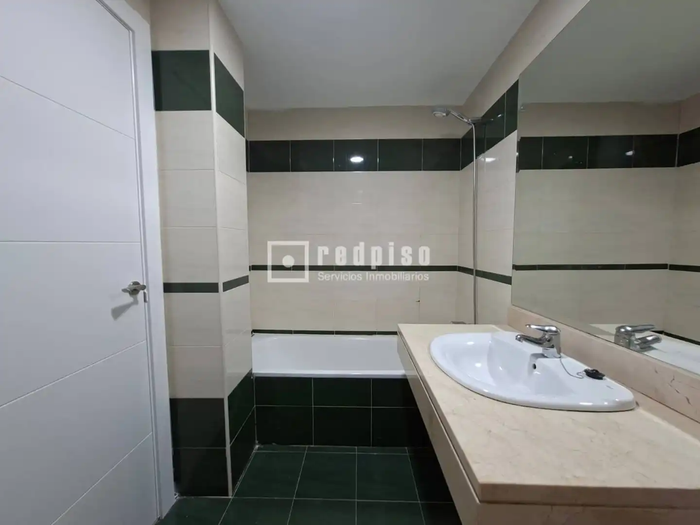 Bathroom of Flat for sale in Madrid  with Heating and Storage room