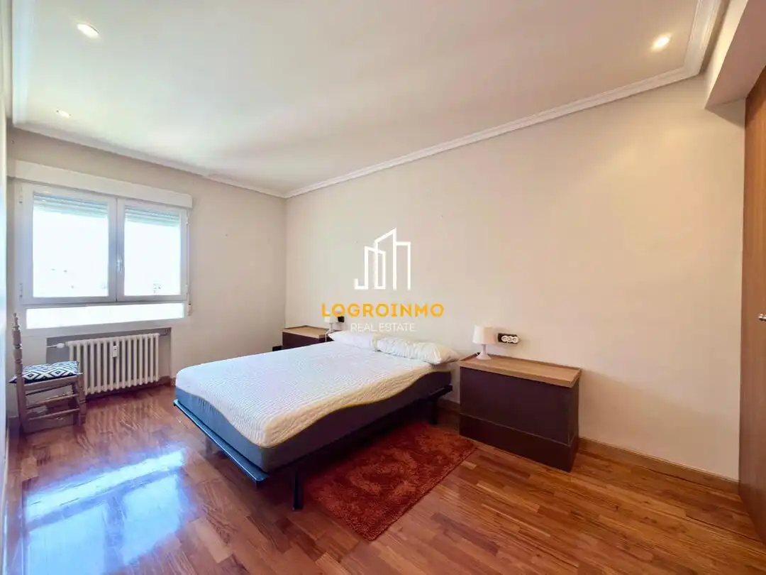 Bedroom of Flat for rent in  Logroño  with Air Conditioner, Heating and Terrace
