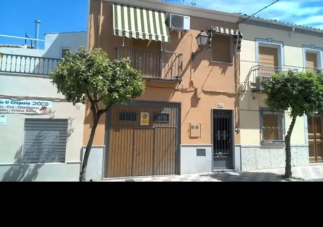 Vista exterior de Pis en venda en Torredonjimeno, Jaén