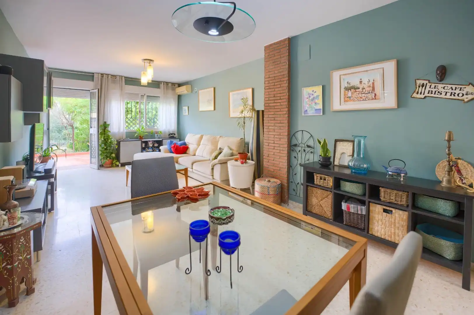 Sala de estar de Casa adosada en venta en Tomares con Aire acondicionado, Jardín privado y Terraza