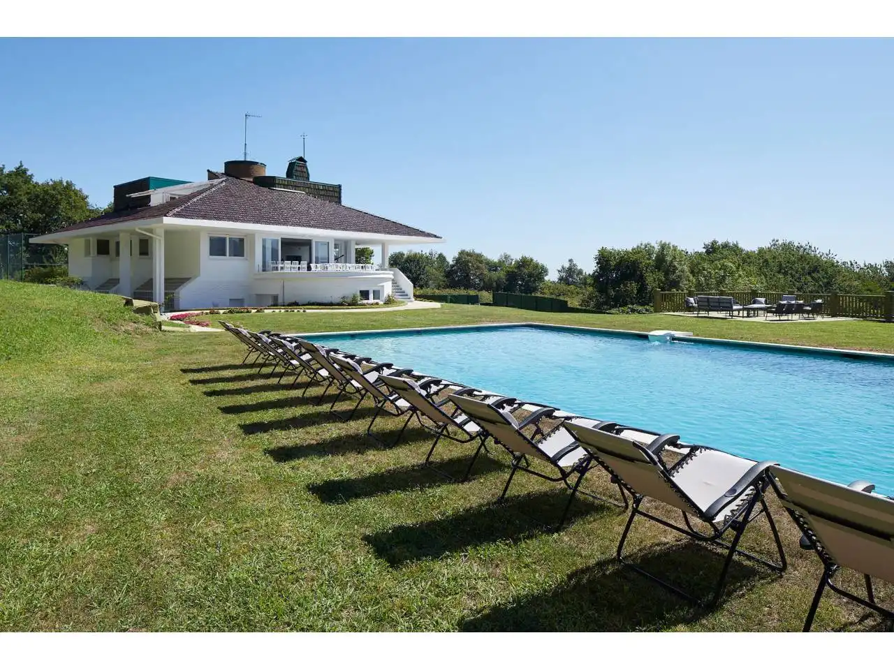 Piscina de Casa o xalet en venda en Hondarribia amb Calefacció, Jardí privat i Terrassa