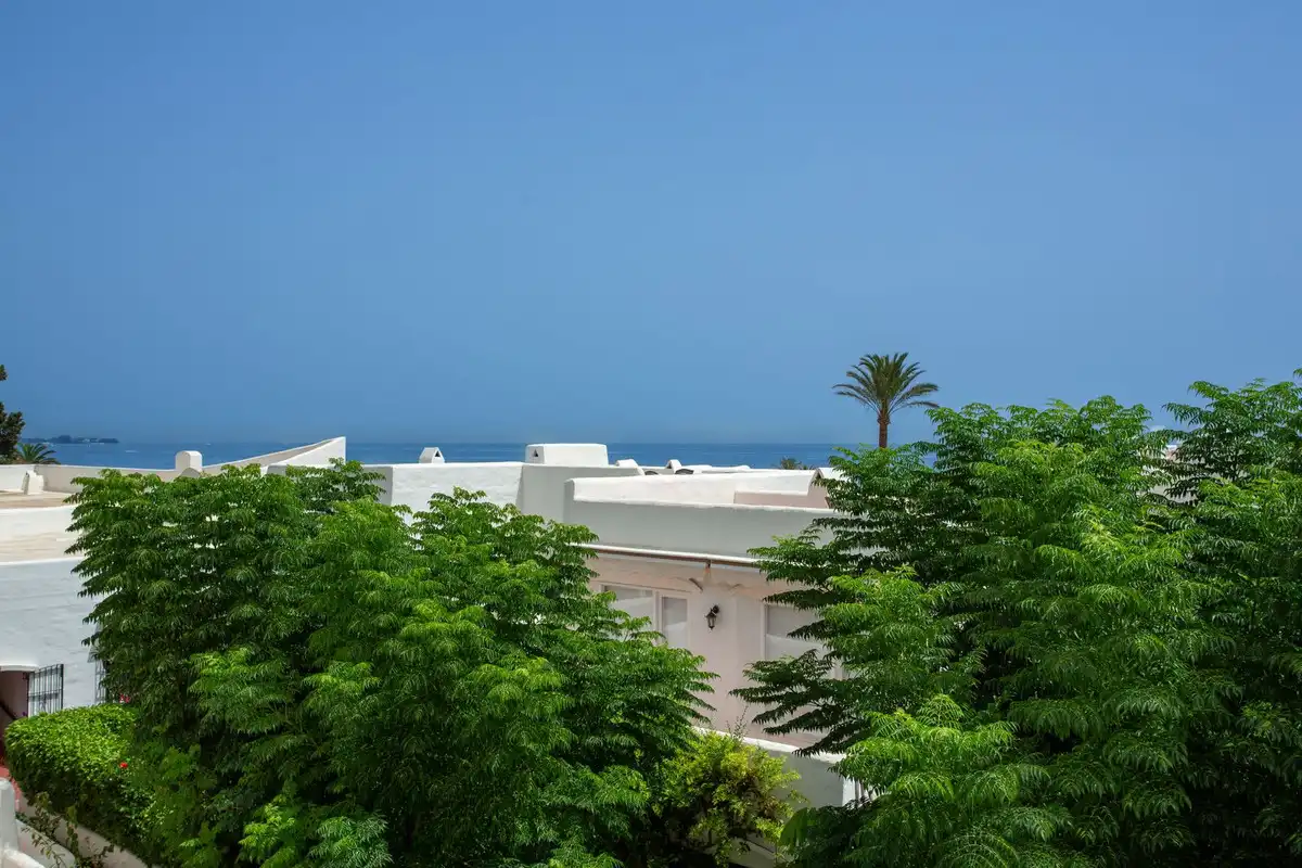 Exterior view of Flat for sale in Estepona  with Air Conditioner, Terrace and Community pool