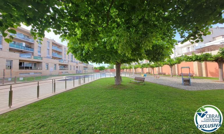 Vista exterior de Apartament en venda en Empuriabrava amb Aire condicionat, Calefacció i Piscina