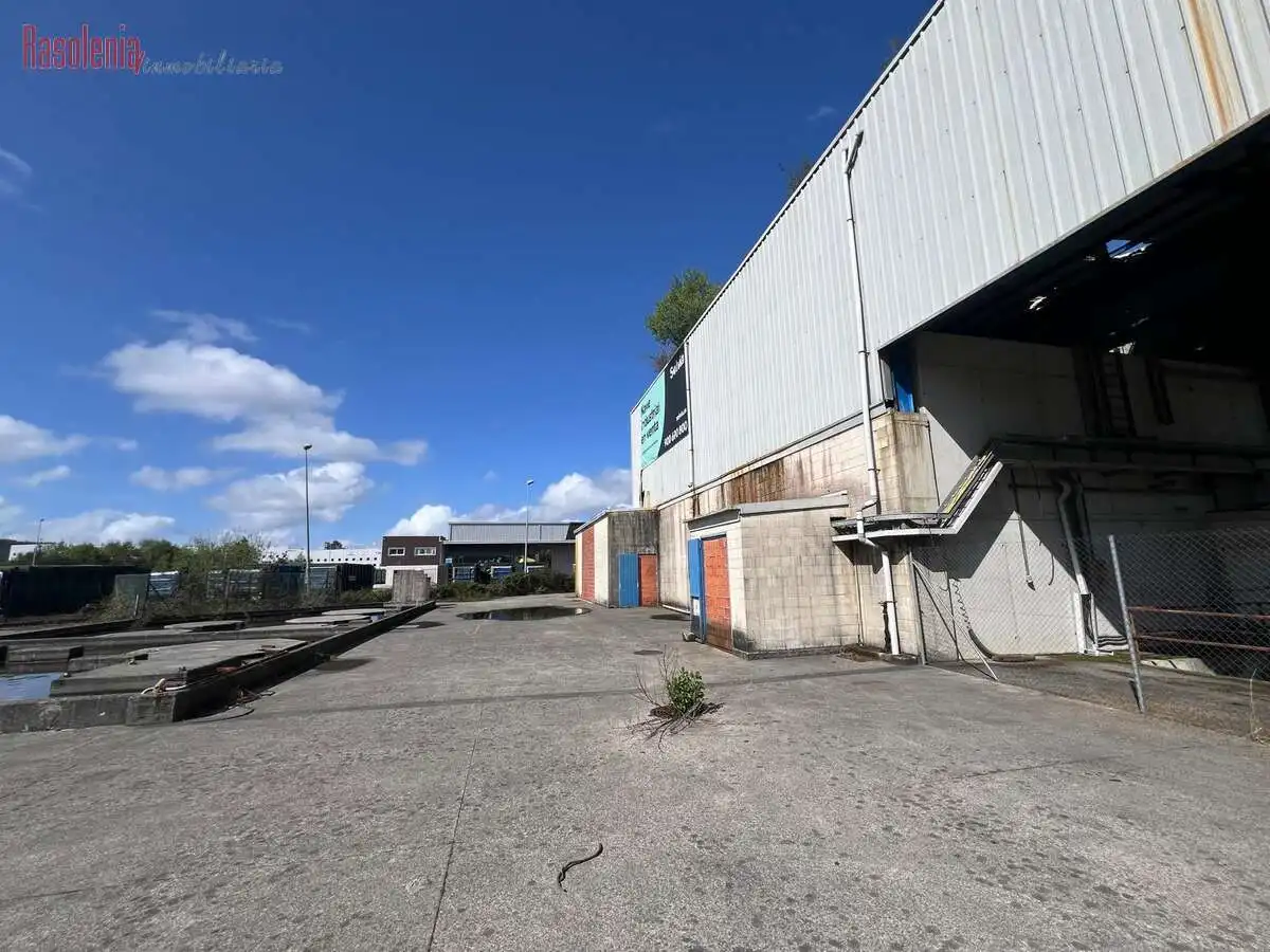 Vista exterior de Nave industrial en venta en Cerceda