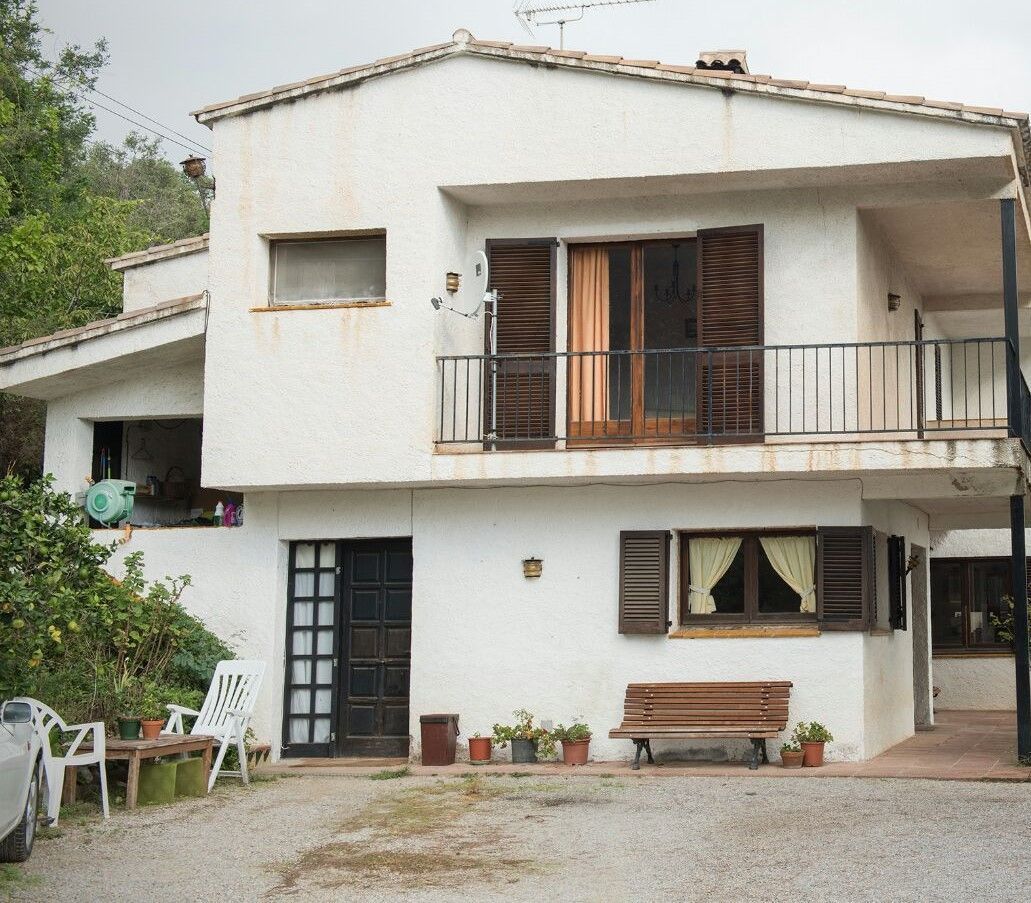 Vista exterior de Finca rústica en venda en Sant Iscle de Vallalta amb Aire condicionat, Calefacció i Jardí privat