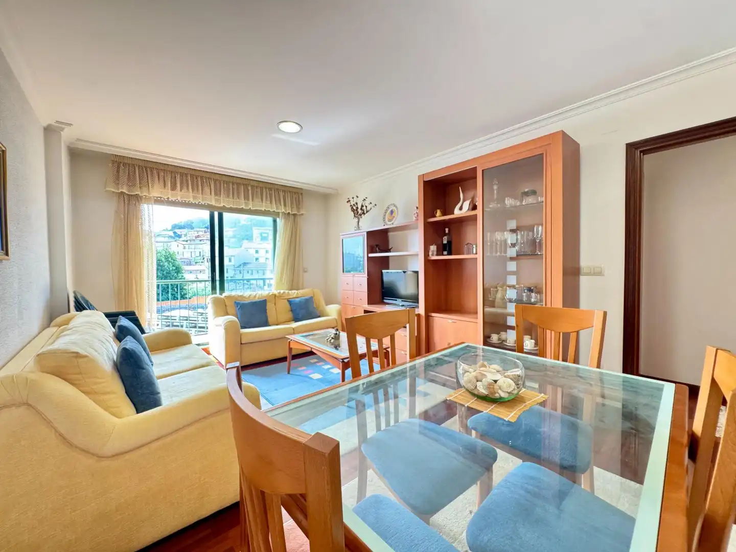 Living room of Flat for sale in Baiona  with Parquet flooring, Terrace and Storage room