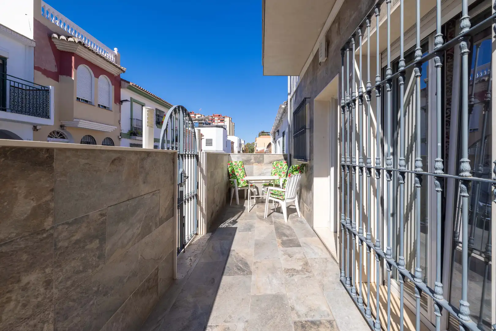 Terrasse von Einfamilien-Reihenhaus zum Verkauf in Málaga mit Klimaanlage, Heizung und Terrasse