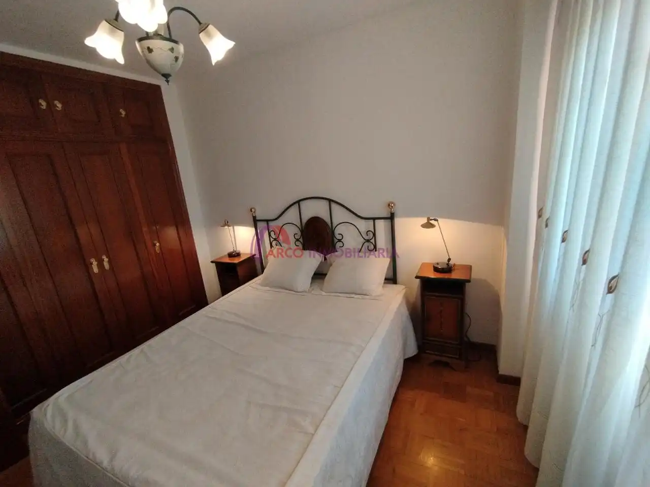 Dormitori de Apartament en venda en Burgos amb Calefacció i Traster
