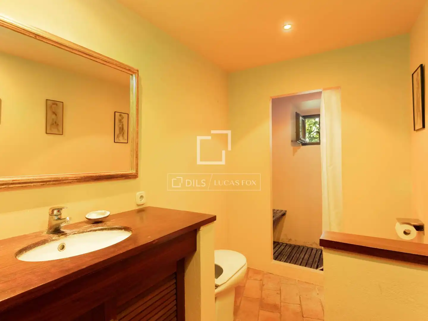Baño de Finca rústica en venta en Sant Mori con Calefacción, Jardín privado y Terraza