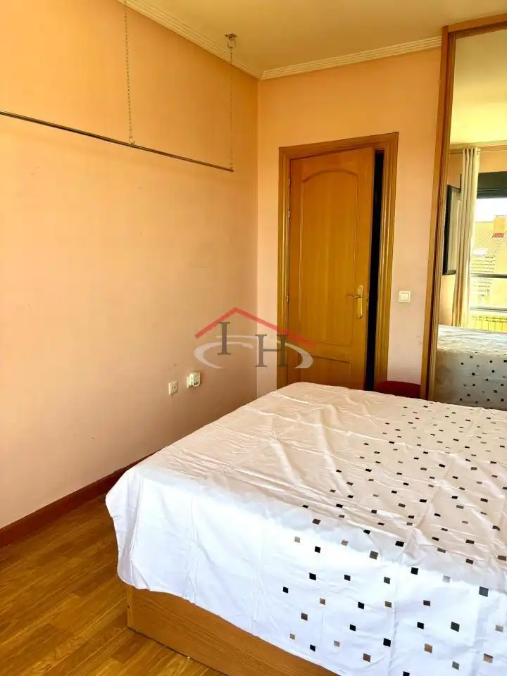 Bedroom of Apartments for sale in Valverde de la Virgen  with Heating, Parquet flooring and Terrace
