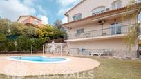 Vista exterior de Casa o xalet en venda en Bigues i Riells amb Aire condicionat, Terrassa i Piscina