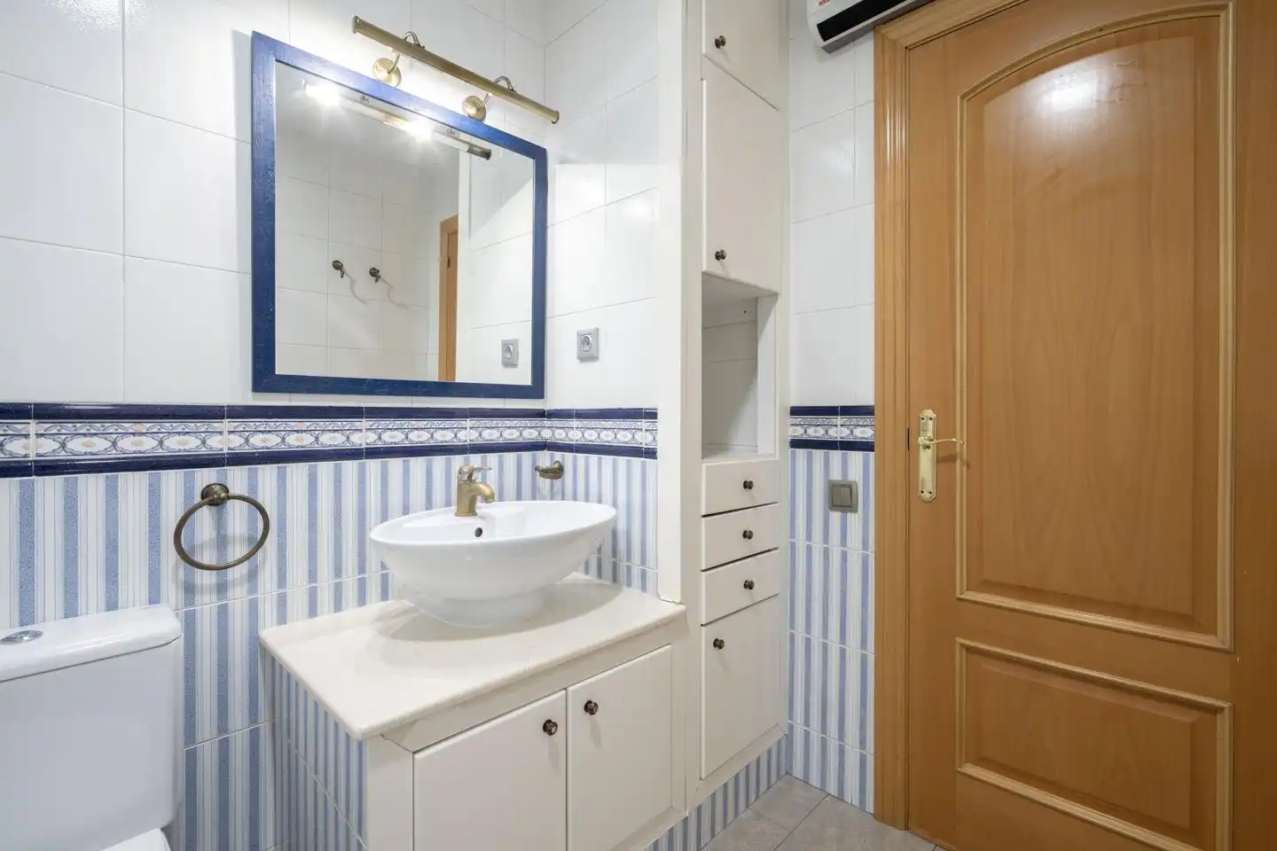 Badezimmer von Maisonette zum Verkauf in Santa Coloma de Gramenet