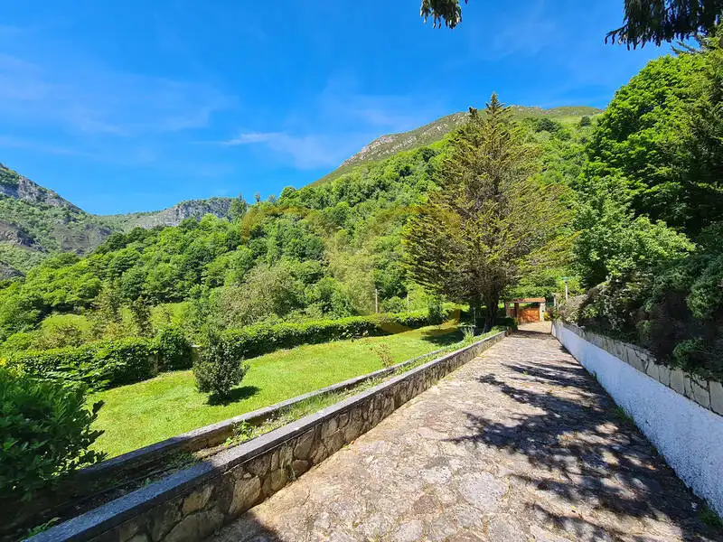 Vista exterior de Casa o chalet en venta en Caso con Calefacción, Jardín privado y Terraza